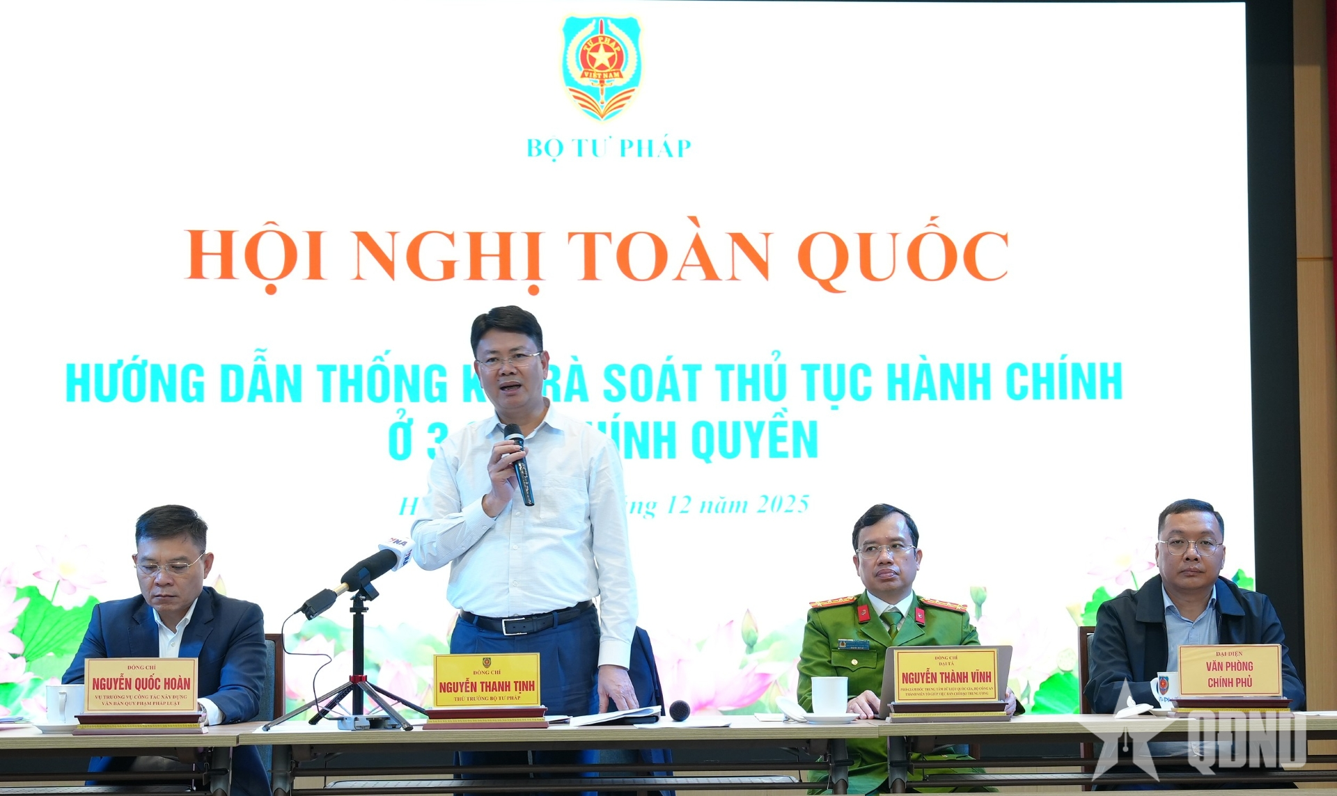 Làm giàu cơ sở dữ liệu qua việc thực hiện thủ tục hành chính